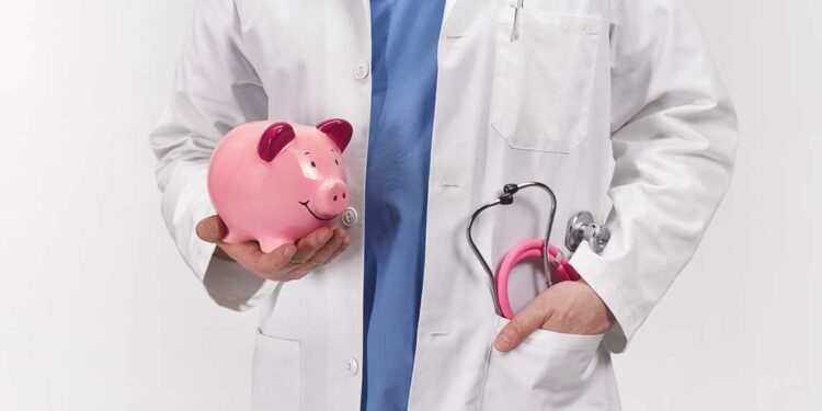 ARS están el ojo de los médicos por retrasos en pagos