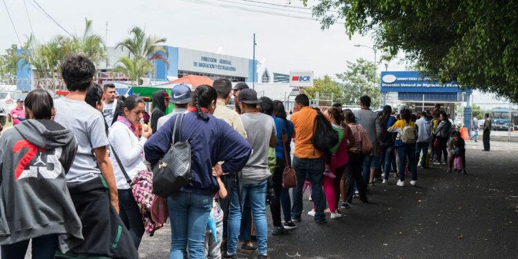 Política migratoria de Trump amenaza a dominicanos en Puerto Rico