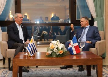 Abinader y Orsi refuerzan lazos en reunión bilateral en Montevideo
