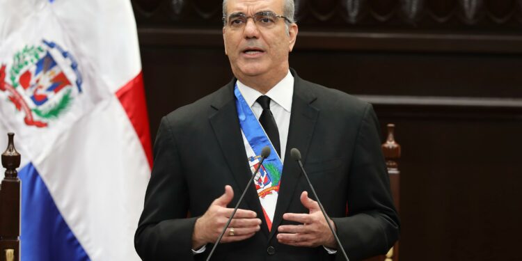 Abinader viajará a Uruguay para toma de posesión de Yamandú Orsi