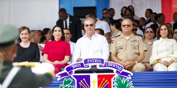 Desfile militar muestra poderío y la preparación de las Fuerzas Armadas