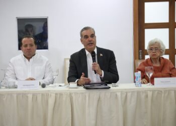  Abinader lidera primera reunión de la Comisión Anticorrupción  