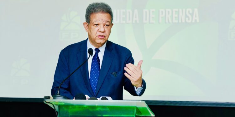 Leonel Fernández califica de “ineficaz” la gestión de Abinader