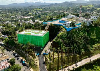 Abinader inaugura acueducto, escuela y obras de mitigación en Miches  