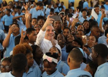 Abinader entregará títulos y obras clave este domingo