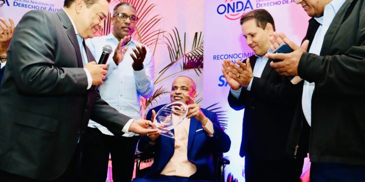 Homenaje a Sandy Reyes: Celebrando al Ícono del merengue dominicano