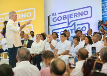 Abinader lanza “El Gobierno Contigo” en SDN e inaugura obras