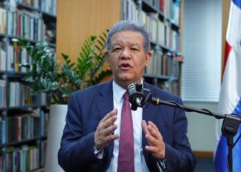 Leonel Fernández demanda regulación transparente de tierras raras en RD