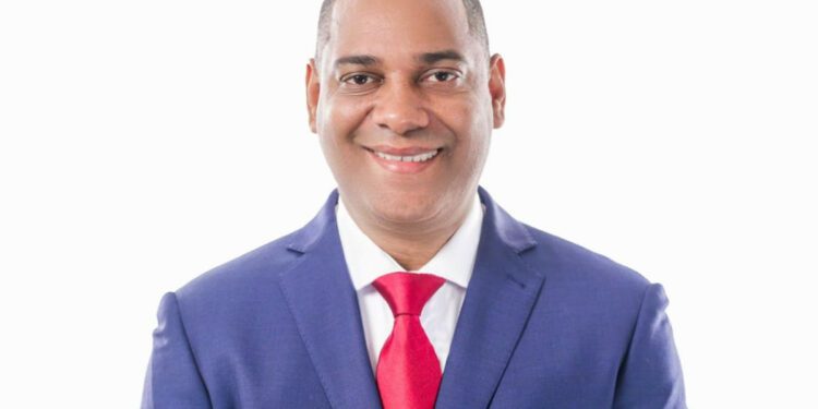 Diputado Carlos Gil, que dejó el PLD, pasará a filas de la Fuerza del Pueblo