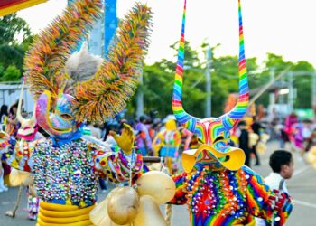 Santiago inicia su carnaval 2025 con un vibrante desfile cultural