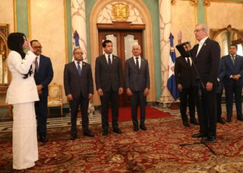 Yeni Berenice Reynoso juramentada como nueva Procuradora General