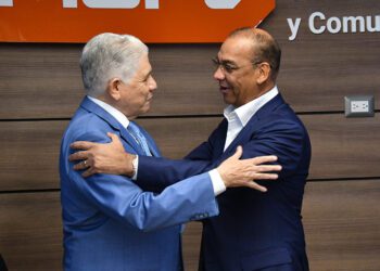 Eduardo Estrella asume como ministro de Obras Públicas