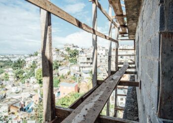 MIVED demuele edificio en Herrera por riesgo humano inminente