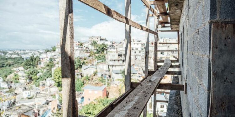 MIVED demuele edificio en Herrera por riesgo humano inminente