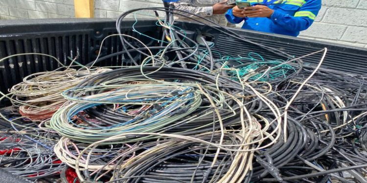 Edeeste dice desmantela 600 conexiones ilegales en el este