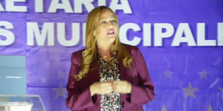 Francis Jorge asume la dirección municipal del PLD