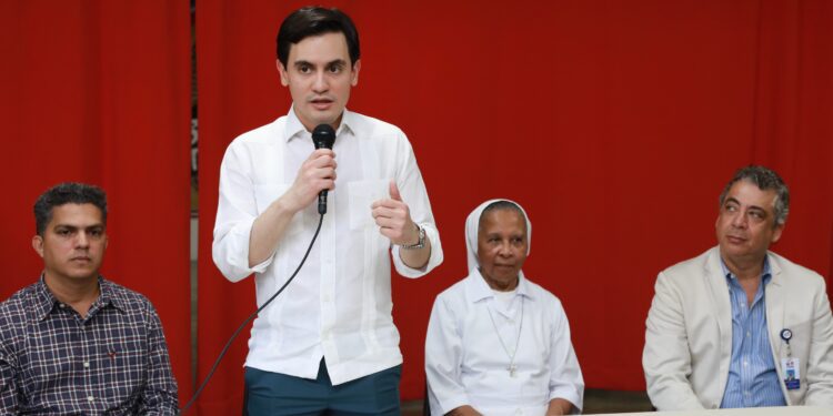 INDOTEL inaugura laboratorio informático en escuela Cristo Rey