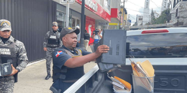 Arrestan agrimensor implicado en presunta estafa inmobiliaria y falsificación