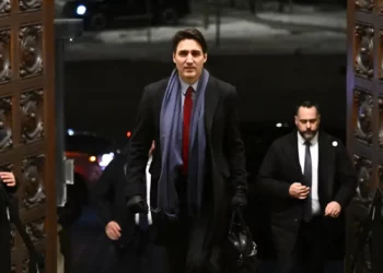 Canadá impone aranceles del 25% a productos estadounidenses