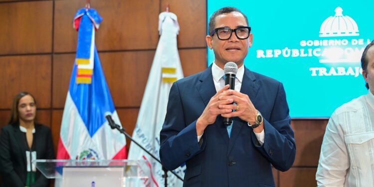 Eddy Olivares asume el Ministerio de Trabajo con grandes desafíos por delante