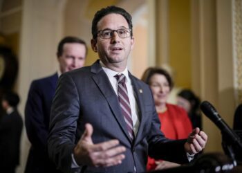 Demócratas bloquean nominaciones de Trump por amenaza a la USAID