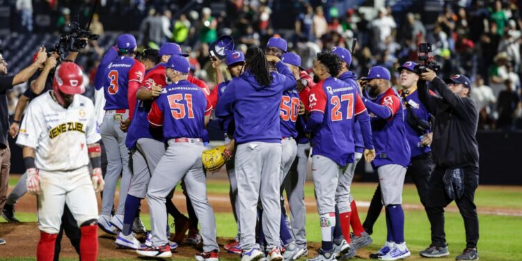 Serie del Caribe: Los Leones del Escogido vencen a Cardenales y van a la final