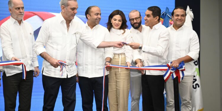 Presidente Abinader inaugura moderno edificio de CoopReservas en Santo Domingo
