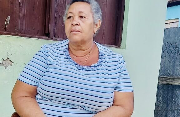 Mujer con cáncer de mama reclama pago de prestaciones laborales al INAPA