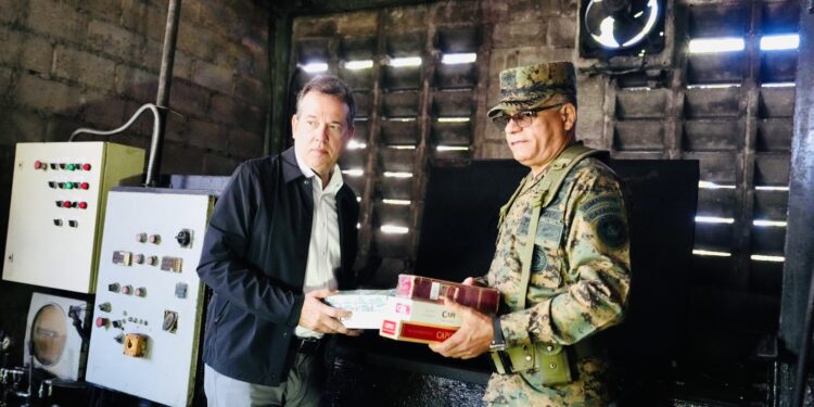 Bisonó encabeza incineración de más de 6.4 millones de productos ilegales