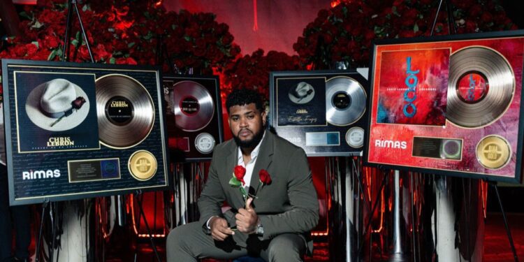 Chris Lebrón se reinventa con “En Honor Al Que Ama”