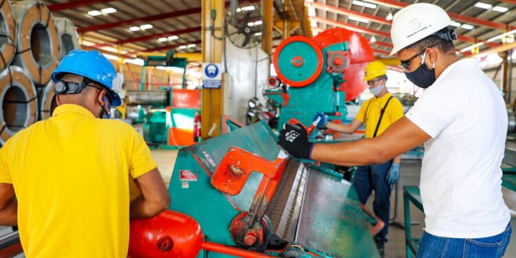 Índice de Actividad Manufacturera sube a 69 en enero de 2025