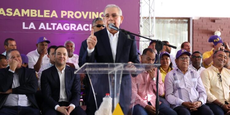 Danilo Medina critica la gestión de Abinader y afirma: “Con el PLD se vivía mejor”