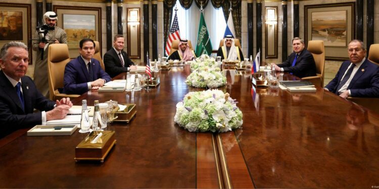 Rusia y EE.UU. acuerdan relanzar el diálogo para la paz en Ucrania  