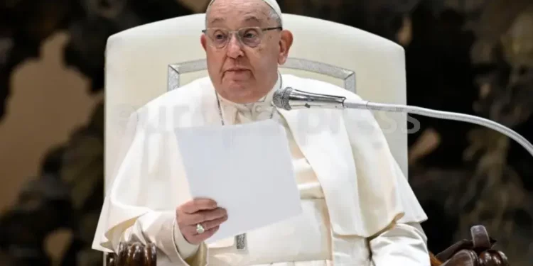 El Papa Francisco enfrenta crisis asmática y recibe transfusión