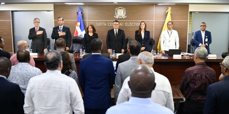 JCE y partidos discuten sobre la regulación de candidaturas independientes