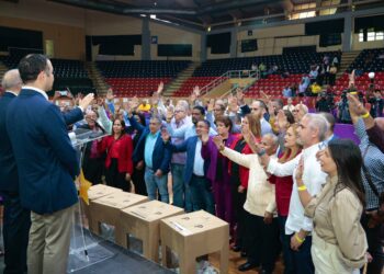 Danilo Medina juramenta nuevos titulares de secretarías del PLD