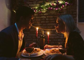 Investigación: Las citas a ciegas y el atractivo de la juventud