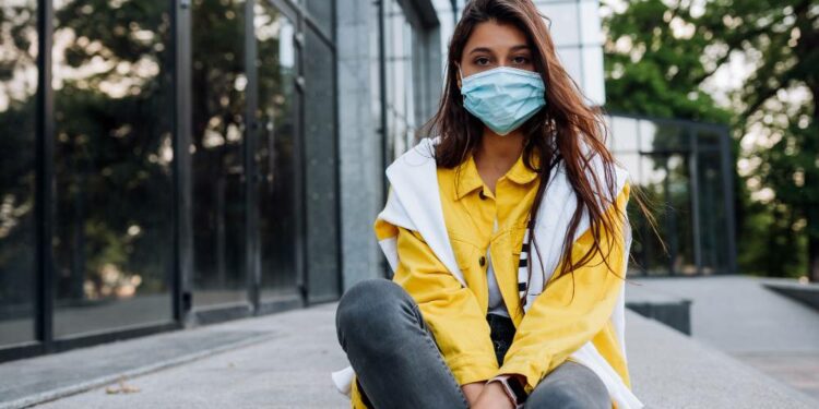 Estudio: mujeres más afectadas por el covid persistente y explican la causas