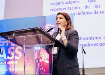 Abogada explica cómo beneficia a los artistas registrarse en sociedades de gestión