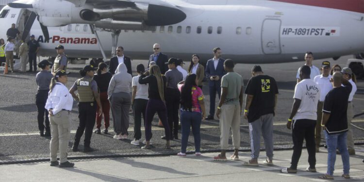Expertos panameños condenan deportaciones masivas de EE. UU. a terceros países