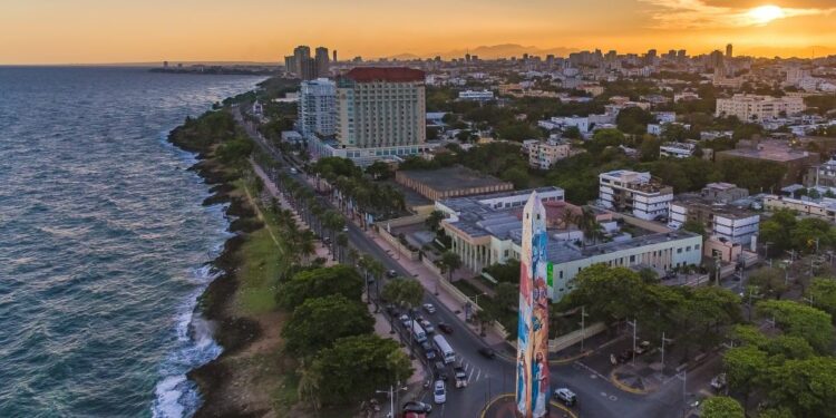 Hoteleros de SD respaldan regulación del transporte de carga en el malecón