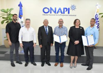 ONAPI entregó dos patentes pór diseños industriales en RD