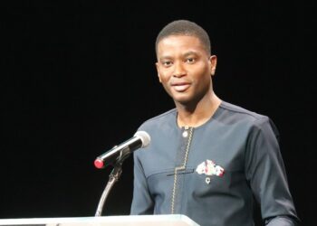 Primer ministro de Granada apela por colaboración contra el cambio climático