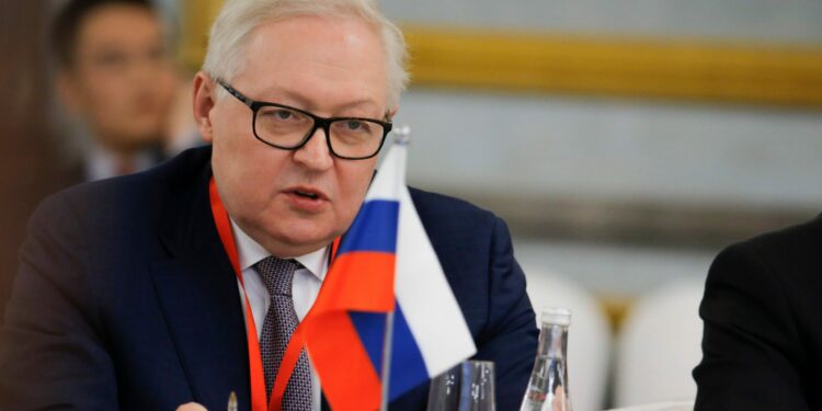 Rusia y EE.UU. al límite: diplomático alerta crisis