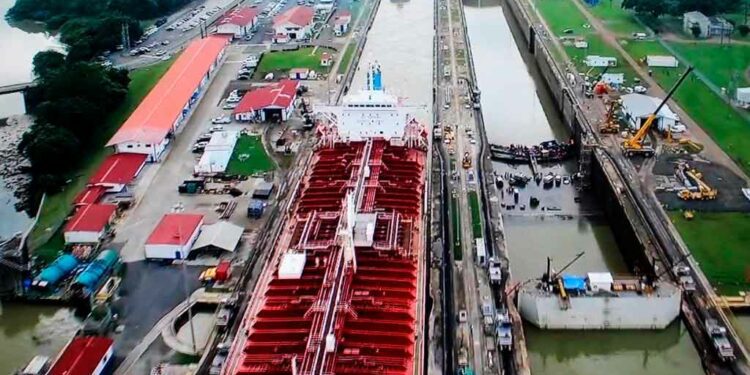 Panamá rechaza exoneración de peajes a buques de EE.UU.