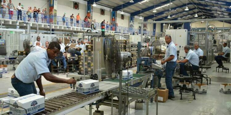 Industria enfrenta desafíos por costos y competencia externa