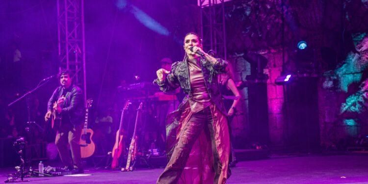 Kany García seductora en Altos de Chavón y anuncia concierto 2026