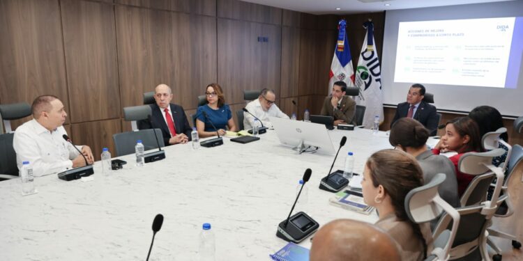 DIDA y SISALRIL dialogan para evitar cobros indebidos en salud