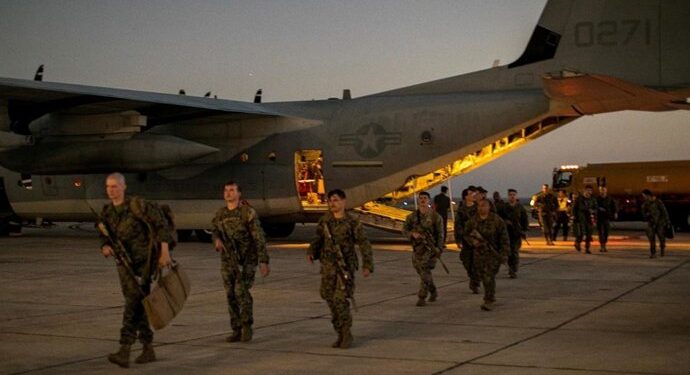 Estados Unidos despliega marines en Guantánamo para retener migrantes