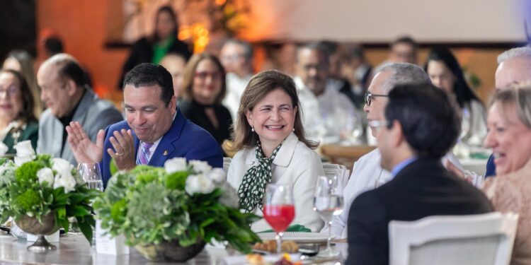 Raquel Peña destaca el papel clave de las mujeres en el crecimiento económico y social